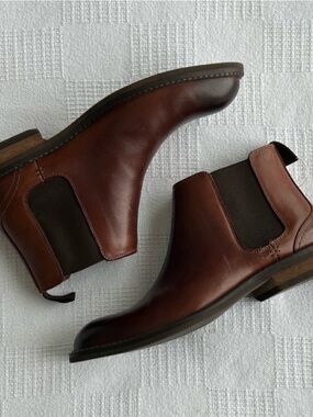 Mens Vionic Kingsley Chelsea Boot 
size 9.5